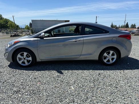 Used 2013 Hyundai Elantra FWD image 2