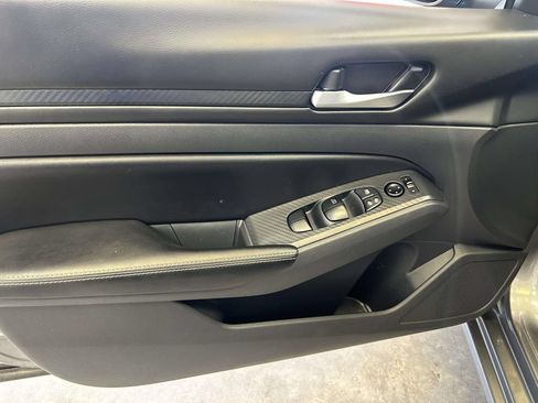 Used 2025 Nissan Altima 2.5 SV FWD image 15