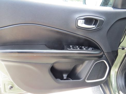 Used 2018 Jeep Compass Latitude AWD/4WD image 14