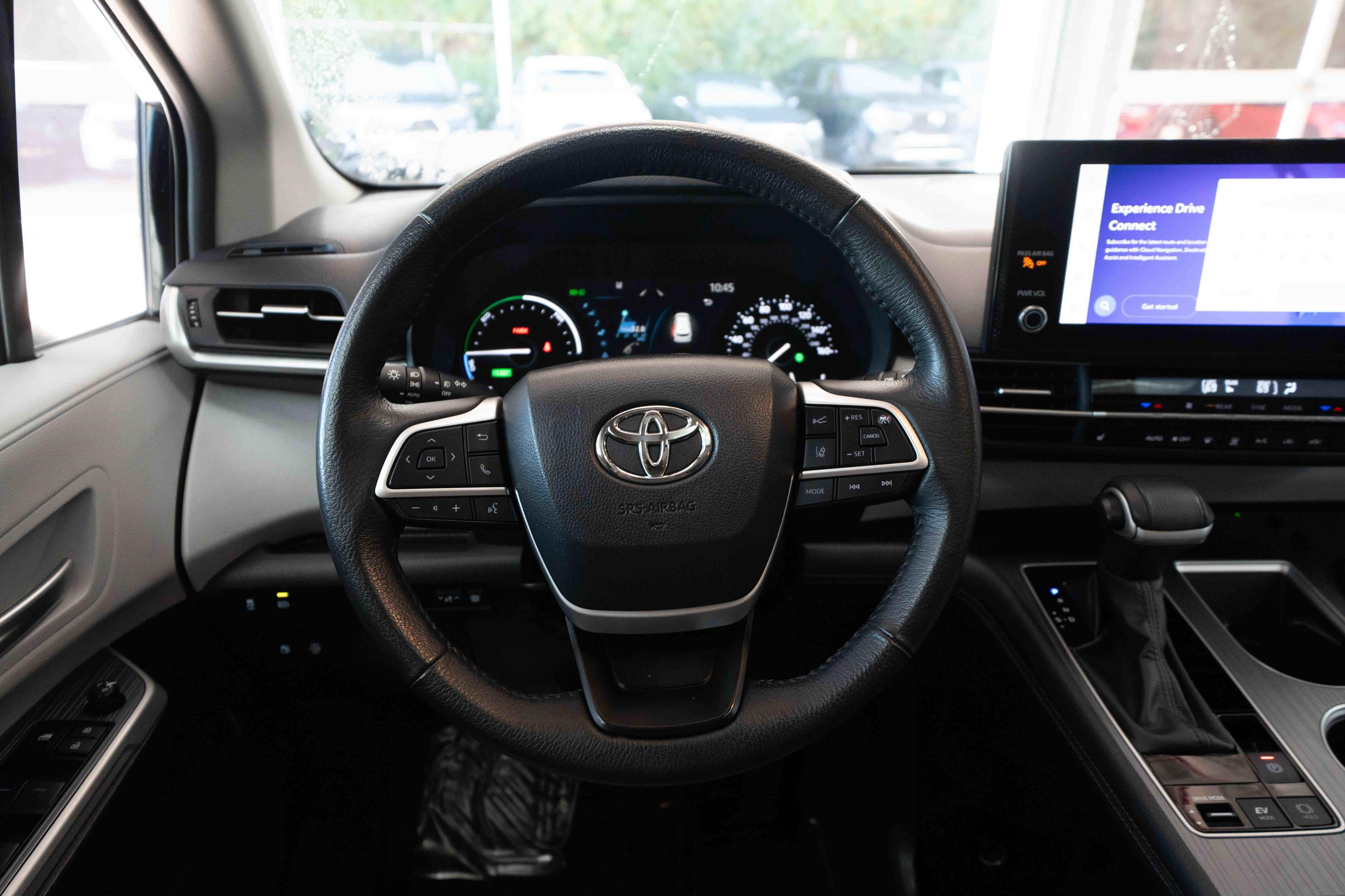 Used 2025 Toyota Sienna XLE FWD image 21