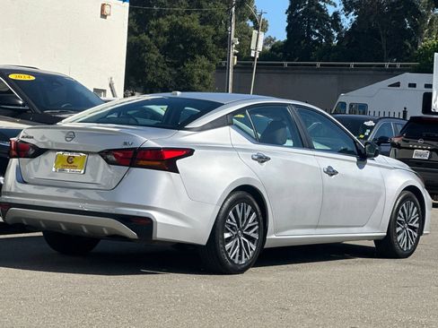 Used 2024 Nissan Altima 2.5 SV FWD image 5