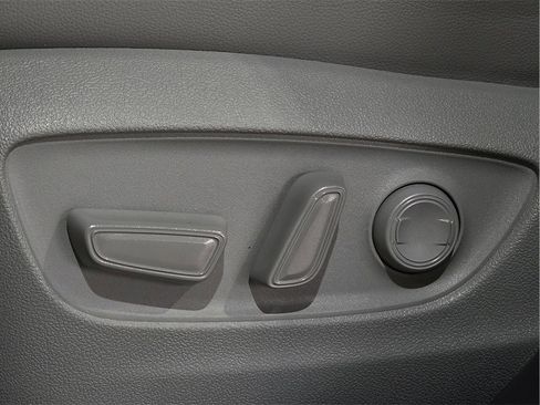 Certified 2025 Toyota Highlander XLE image 19