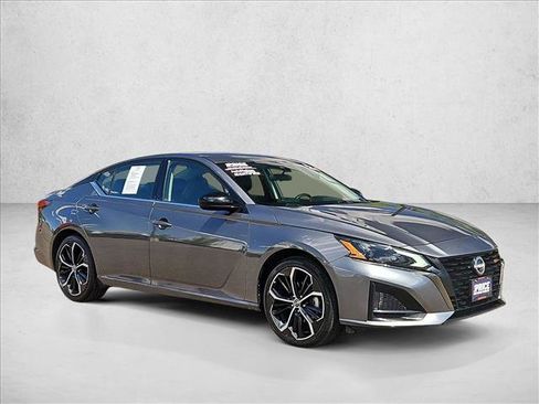 Used 2024 Nissan Altima 2.5 SR FWD image 3