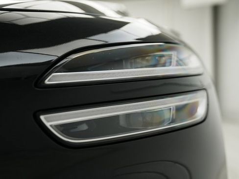 Used 2025 Genesis G70 2.5T image 17