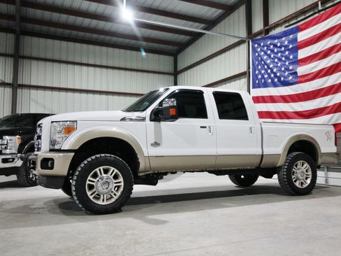 Used 2011 Ford F250 King Ranch w/ King Ranch w/Chrome Pkg image 4