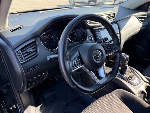 Used 2019 Nissan Rogue SV w/ Premium Package AWD/4WD image 18