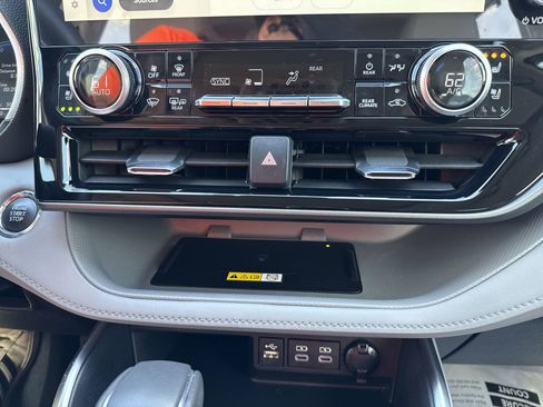 Used 2023 Toyota Highlander Limited image 17