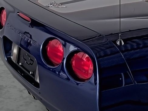 Used 2004 Chevrolet Corvette Z06 w/ Z06 Preferred Equipment Group RWD image 13