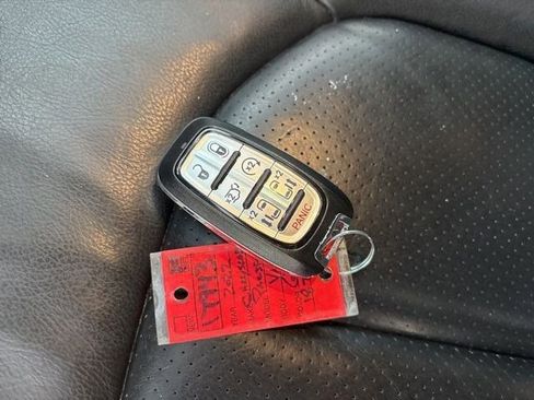 Used 2022 Chrysler Pacifica Touring-L image 49