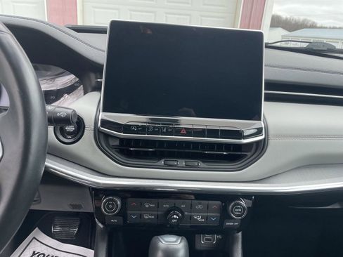 Used 2022 Jeep Compass Limited image 17