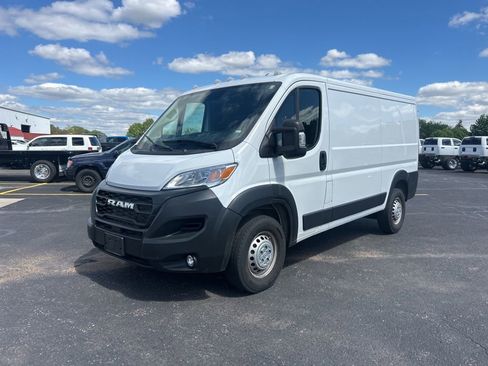 Used 2025 RAM ProMaster 2500 w/ Convenience Group FWD image 4