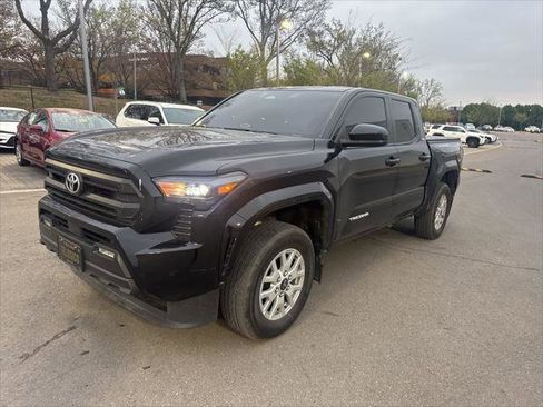 Certified 2024 Toyota Tacoma SR5 AWD/4WD image 1