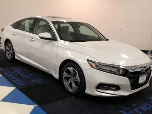 Used 2018 Honda Accord EX image 2