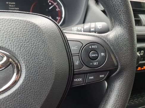 Used 2025 Toyota RAV4 XLE AWD/4WD image 7
