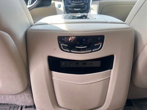 Used 2020 Cadillac Escalade Luxury w/ LPO, Radiant Package AWD/4WD image 22