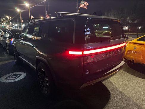 Used 2023 Rivian R1S Adventure image 2