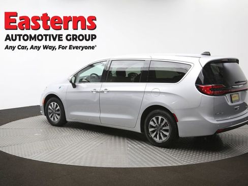 Used 2023 Chrysler Pacifica Touring-L FWD image 65