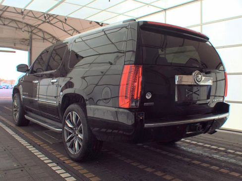 Used 2012 Cadillac Escalade ESV Luxury image 2