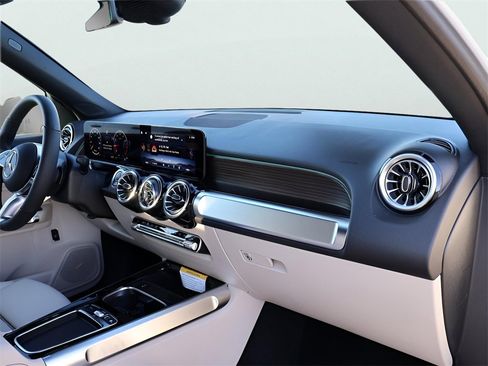 New 2026 Mercedes-Benz GLB 250 4MATIC image 11