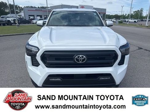 Used 2026 Toyota Tacoma SR5 AWD/4WD image 8