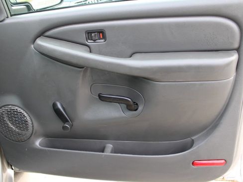 Used 2004 GMC Sierra 1500 W/T w/ Light Duty Power Package image 5