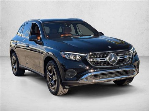 Used 2026 Mercedes-Benz GLC 300 4MATIC image 3