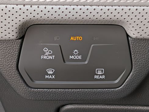 Certified 2024 Volkswagen Atlas Cross Sport SEL R-Line AWD/4WD image 27