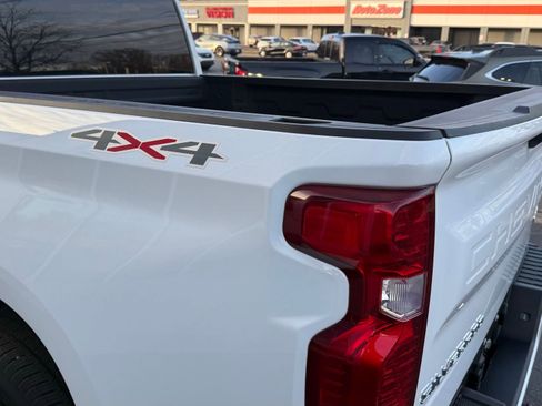 Used 2023 Chevrolet Silverado 1500 Custom image 31