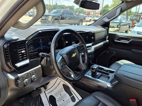 Used 2025 Chevrolet Silverado 1500 LTZ AWD/4WD image 20