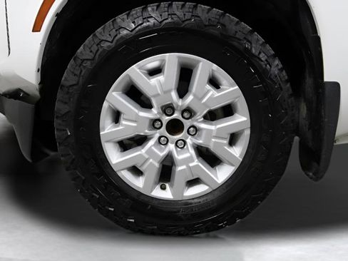 Used 2024 Nissan Frontier SV w/ Tow Package image 13