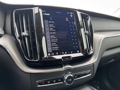 Certified 2025 Volvo XC60 B5 Core image 22
