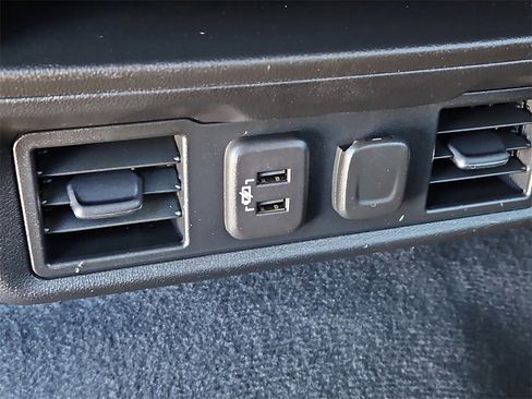 Certified 2022 Chevrolet Silverado 1500 LT image 20