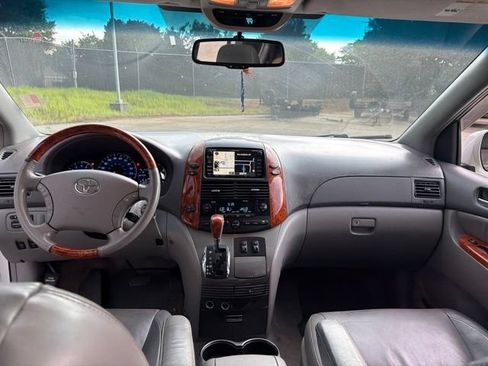 Used 2008 Toyota Sienna XLE FWD image 11