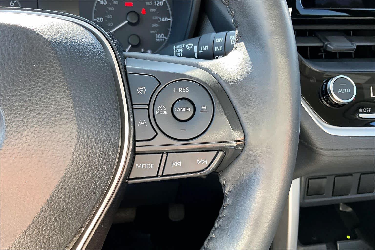 Used 2024 Toyota Corolla Cross LE FWD image 23