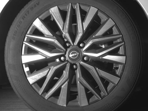 Used 2025 Nissan Altima 2.5 SV FWD image 13