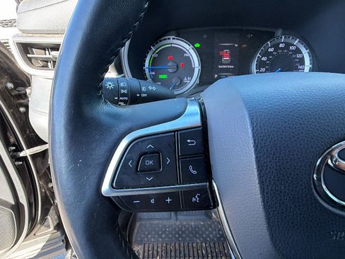 Used 2020 Toyota Highlander LE image 28