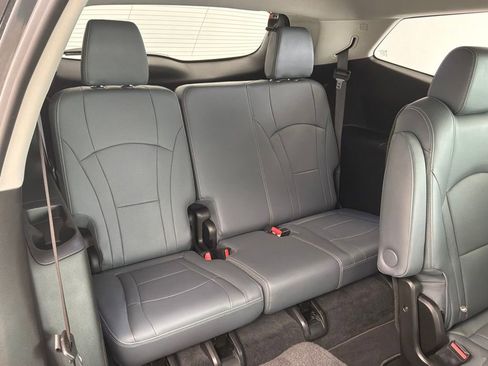 Used 2021 Buick Enclave Essence AWD/4WD image 27