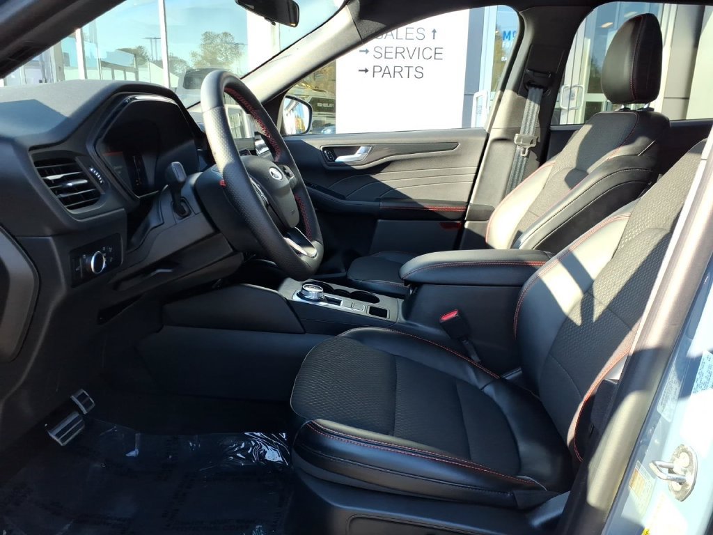Used 2024 Ford Escape ST-Line w/ Tech Pack #1 AWD/4WD image 12