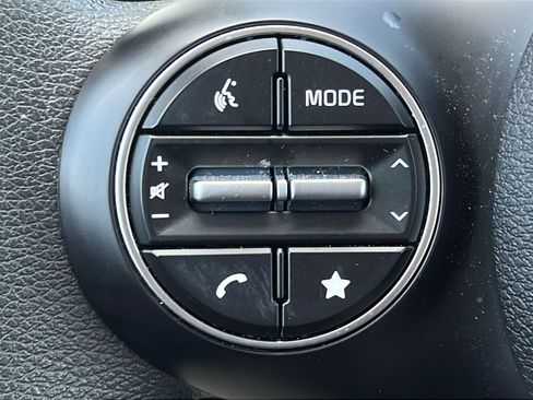 Certified 2025 Kia Soul LX w/ LX Technology Package FWD image 21