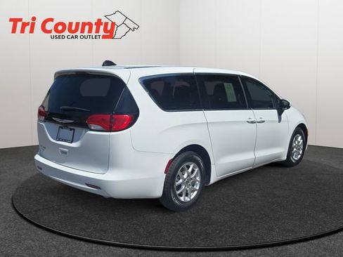 Used 2023 Chrysler Voyager LX FWD image 8