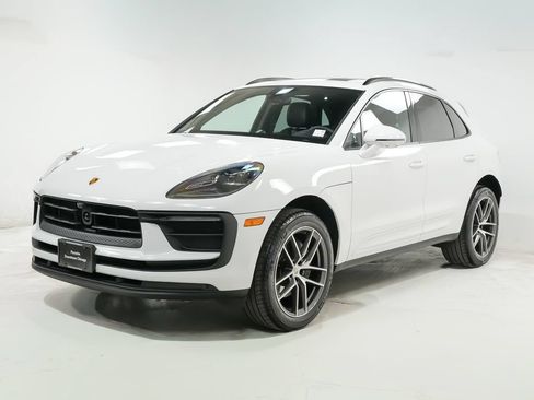 Certified 2026 Porsche Macan AWD/4WD image 1
