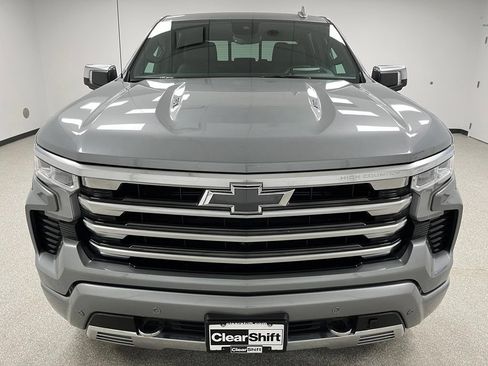 Used 2024 Chevrolet Silverado 1500 High Country w/ High Country Premium Package AWD/4WD image 3