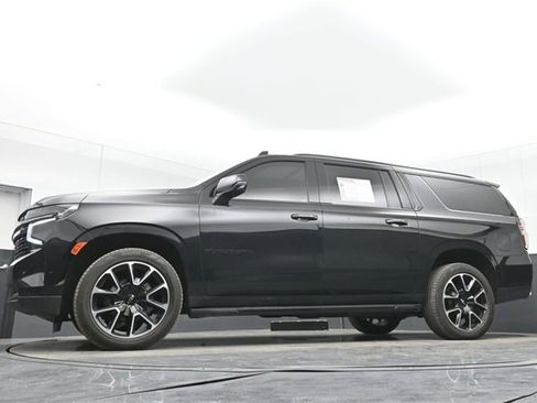 Used 2022 Chevrolet Suburban RST w/ Sport Performance Package image 48