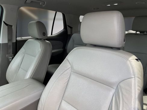 Used 2019 Chevrolet Traverse LT FWD image 13