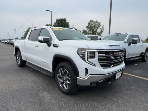 Certified 2022 GMC Sierra 1500 SLT w/ SLT Convenience Package AWD/4WD image 2