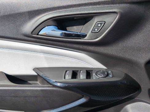 Used 2025 Chevrolet Trax LT w/ LT Convenience Package image 22