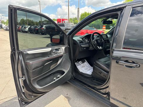 Used 2018 Dodge Grand Caravan GT FWD image 17