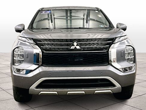 Used 2022 Mitsubishi Outlander SE image 3