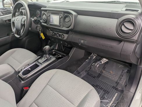 Used 2018 Toyota Tacoma SR image 32