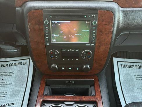 Used 2014 Chevrolet Suburban LTZ image 28